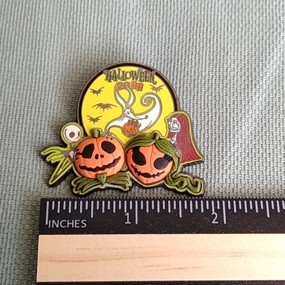 DISNEYLAND HAPPY HALLOWEEN LIMITED EDITION PIN - Picture 6 of 8